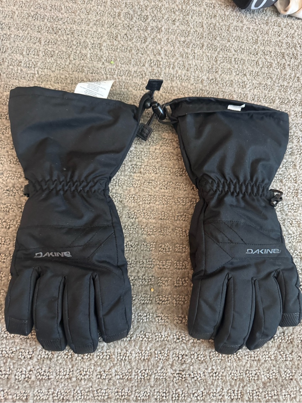 Dakine Black Winter Gloves with Branded Tag